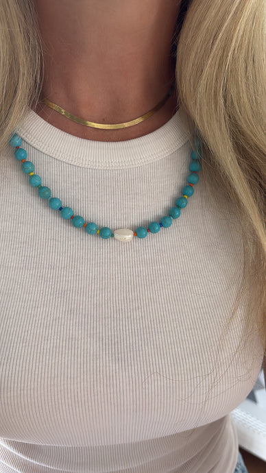 Gorgeous Turquoise Necklace with Single Pearl