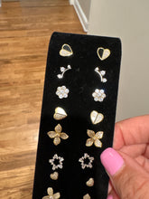Load image into Gallery viewer, Stunning Flower Studs
