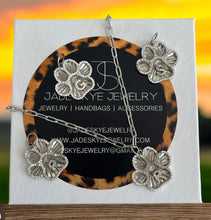 Load image into Gallery viewer, Fluted Paw Print Charm