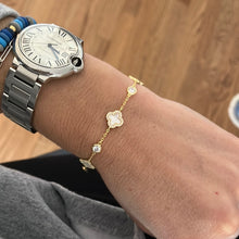 Load image into Gallery viewer, Mother of Pearl Clover Bracelet