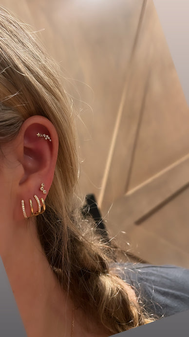 Post Back Claw Huggie