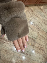 Load image into Gallery viewer, Faux Fur Gloves