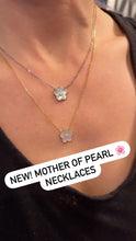 Load image into Gallery viewer, Mother of Pearl Flower Necklace