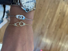Load image into Gallery viewer, Thin Interlocking Cuff Bracelet